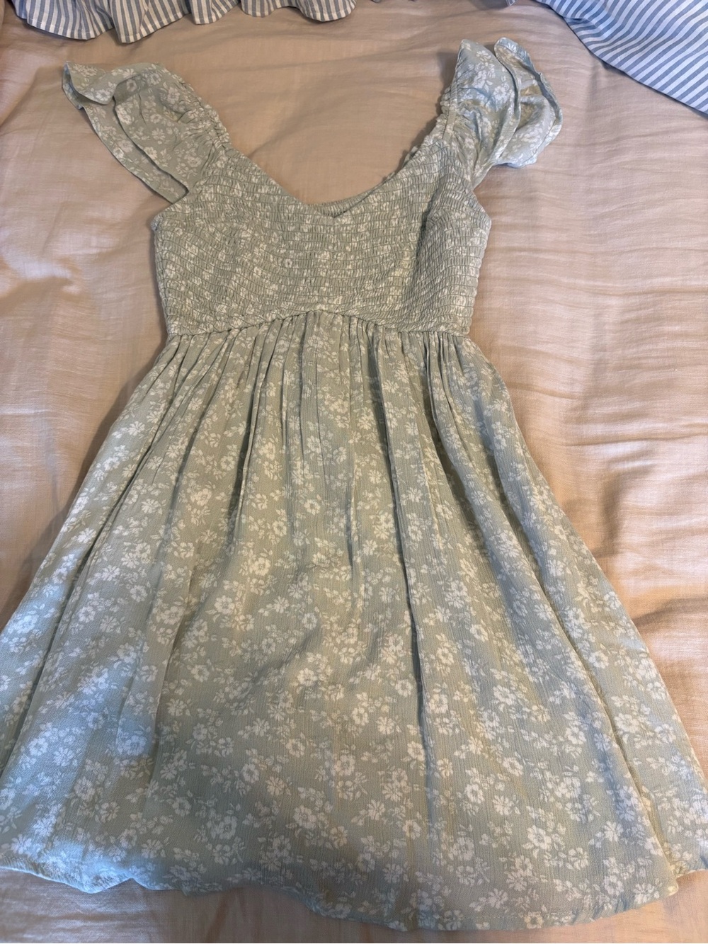 Hollister Light Sage Floral Ruffle-Sleeve Dress